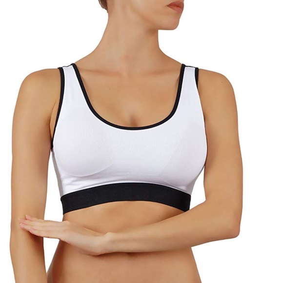 Criss Cross Detail Sports Bra in white - Picture 3 of 3